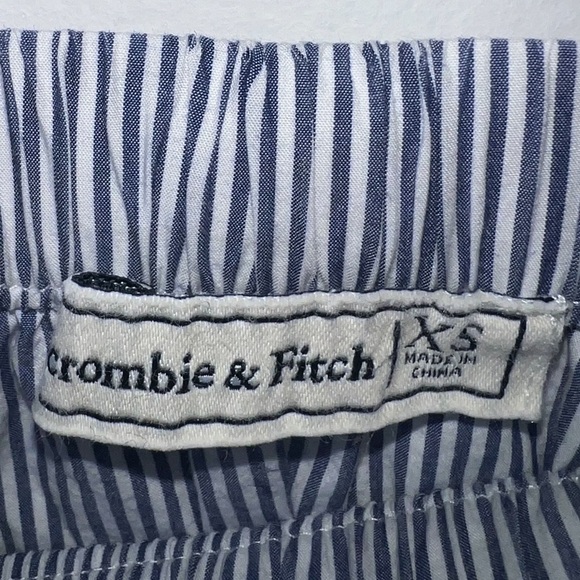 ABERCROMBIE & FITCH BLUE AND WHITE TOP C5 - Picture 5 of 5